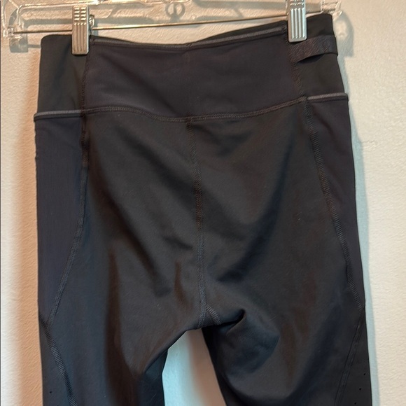 Saucony XS Explorer Utility Crop Tight Black Leggings - Picture 7 of 11